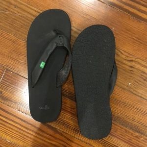 Sanuk black flip flops
